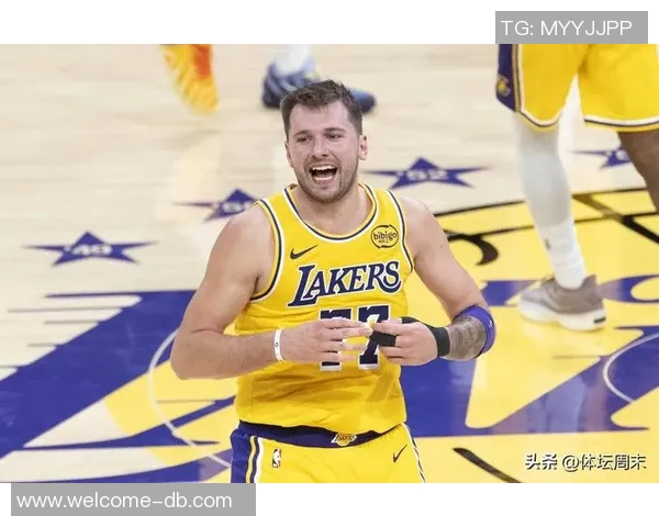 湖人首节失利半场落后绿军三分火力全开里夫斯状态低迷